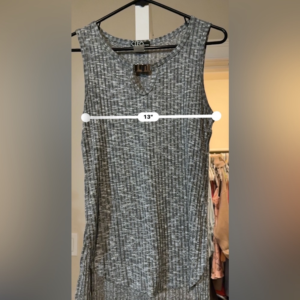 Gray Ribbed Key Hole Tank - Picture 5 of 9